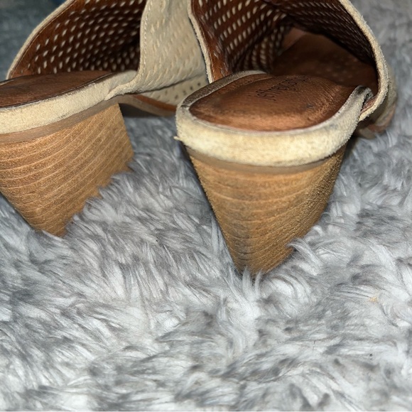 *MUST BE BUNDLED*•Jefferey Campbell• Suede Mules - Picture 2 of 8